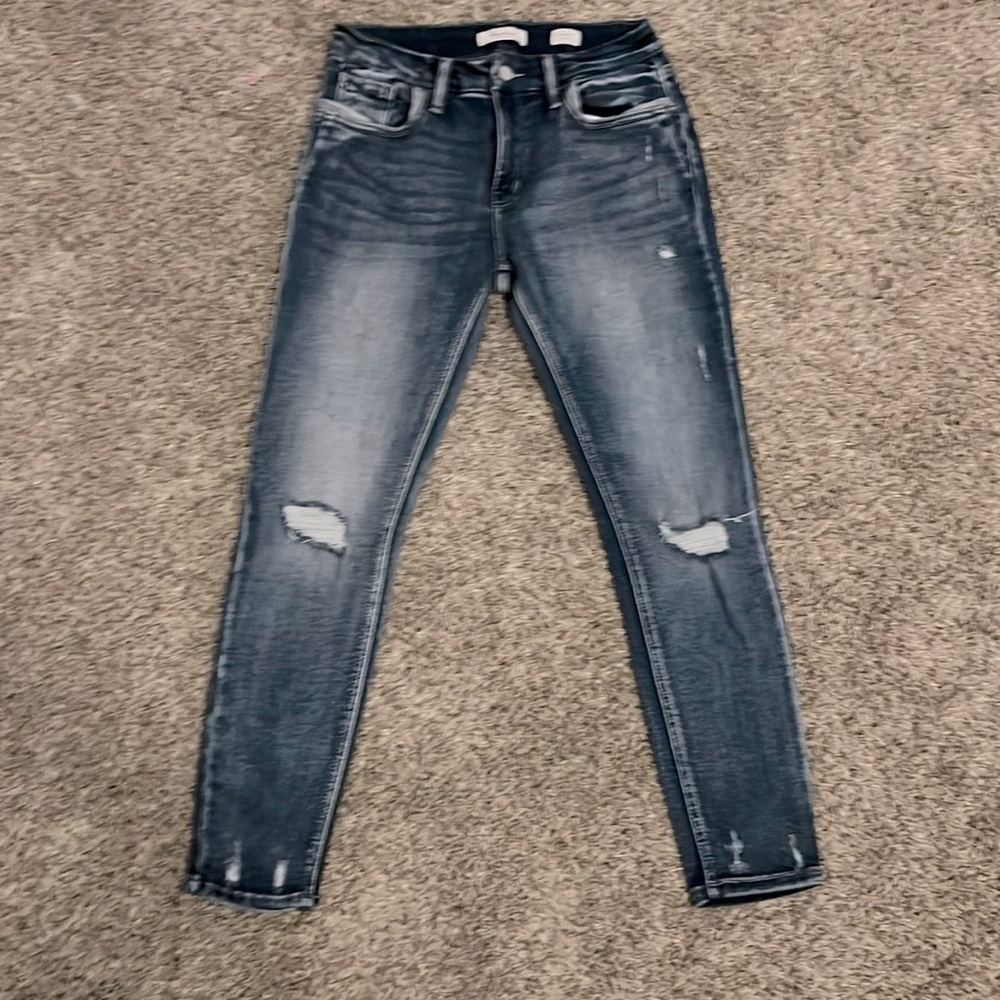 KanCan signature women’s jeans. Mid-rise Skinny. Size 28.